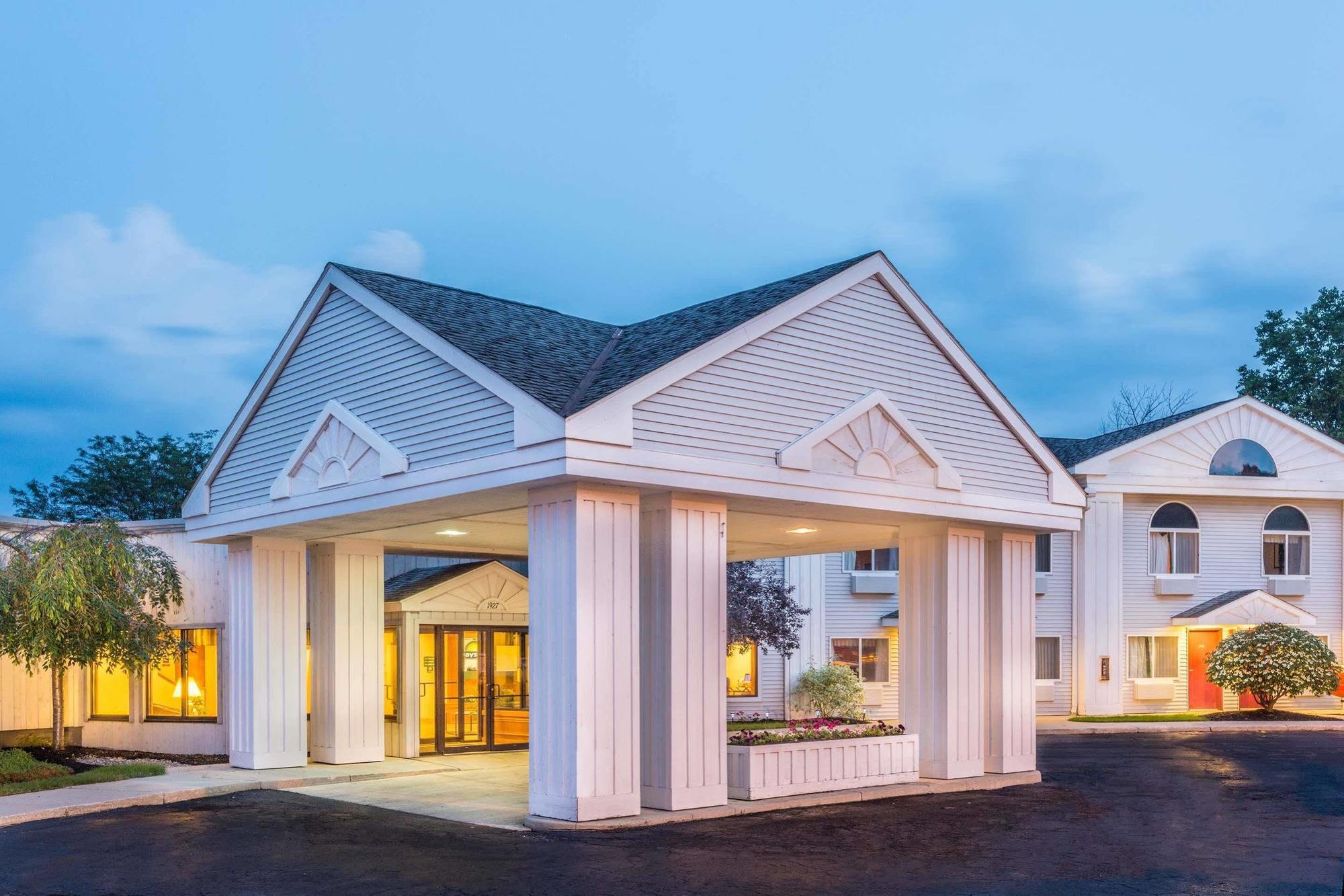 Days Inn By Wyndham Tiffin Exterior foto
